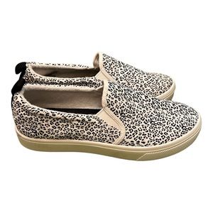 Skechers Poppy slip on sneakers in leopard print size 9 excellent condition